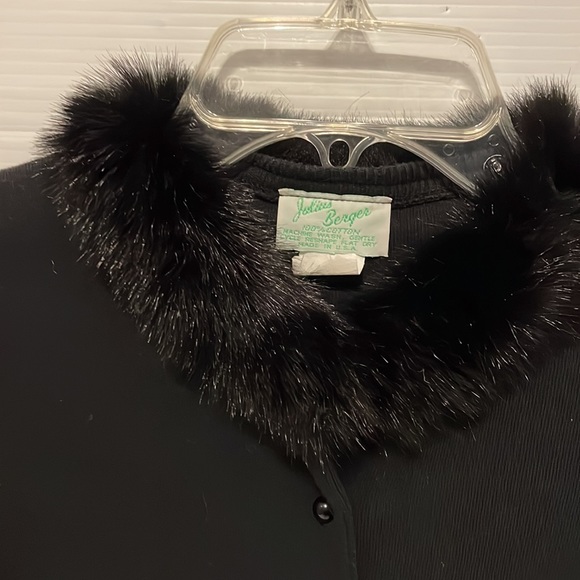 🌟HP🌟Julius Berger Girls Faux Fur Collar and Trim sleeves/ L/S sweater Size 7-8 - Picture 3 of 15